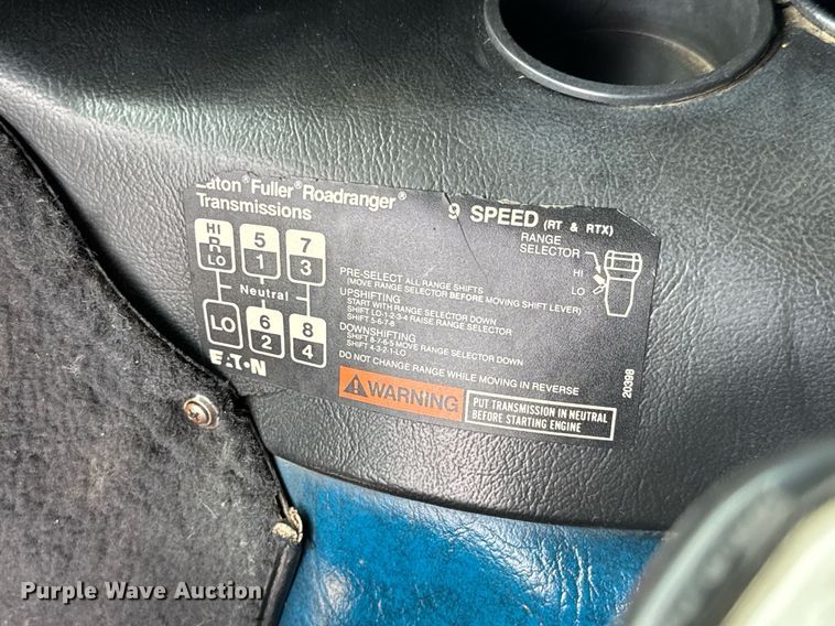 image for item DY0016 1991 Freightliner FLA086 semi truck