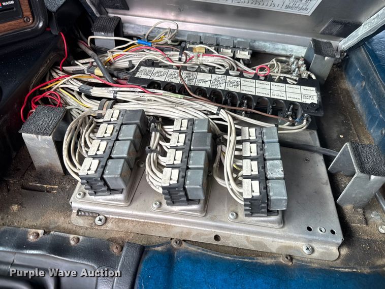 image for item DY0016 1991 Freightliner FLA086 semi truck