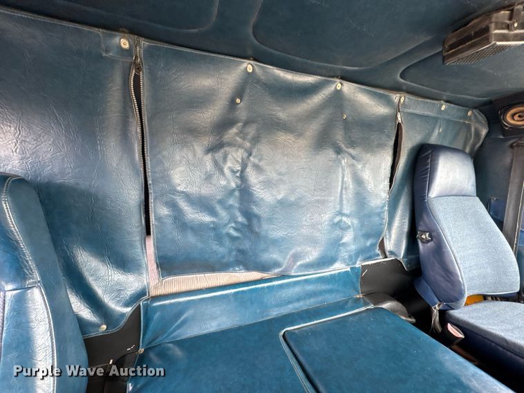 image for item DY0016 1991 Freightliner FLA086 semi truck