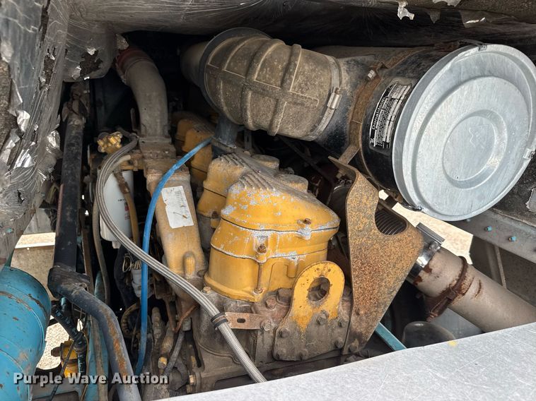 image for item DY0016 1991 Freightliner FLA086 semi truck