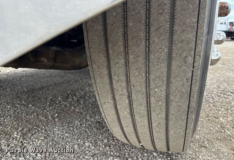 image for item DY0016 1991 Freightliner FLA086 semi truck