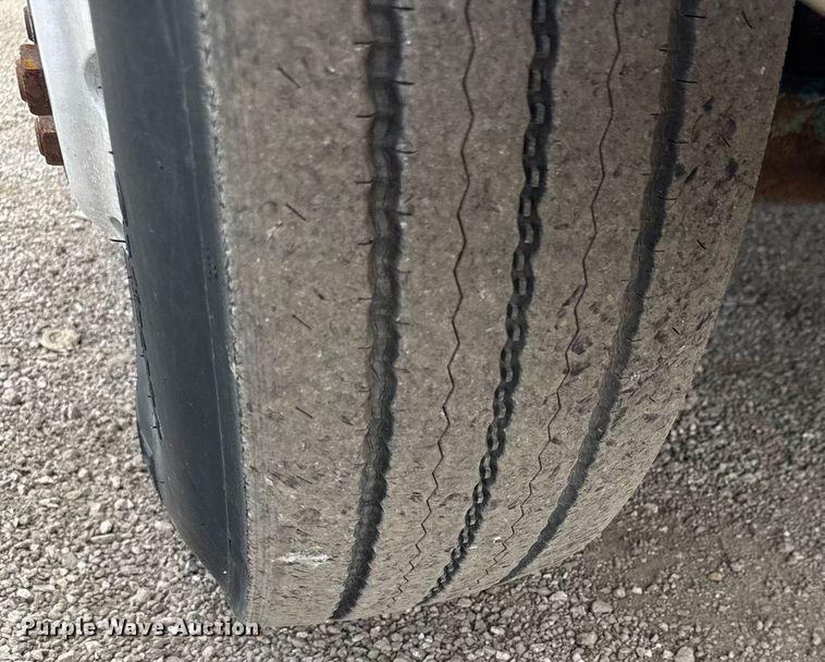 image for item DY0016 1991 Freightliner FLA086 semi truck