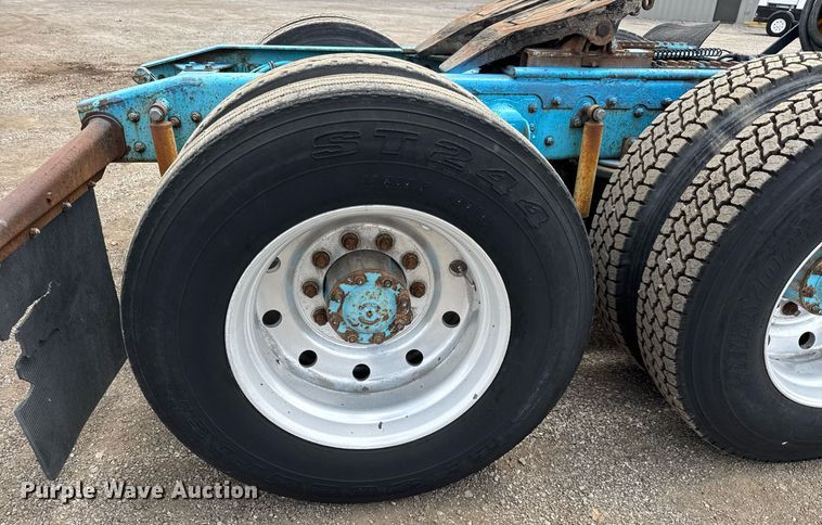 image for item DY0016 1991 Freightliner FLA086 semi truck