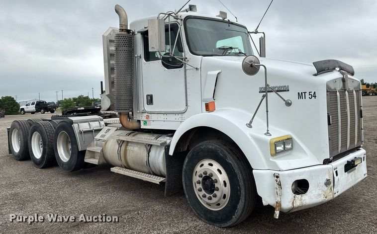 image for item DY0041 2000 Kenworth T800 semi truck