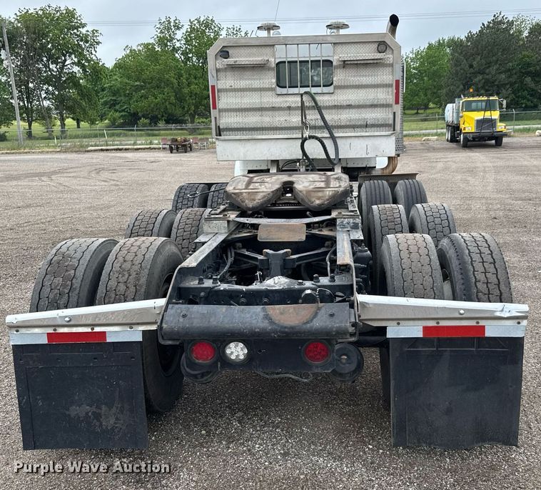 image for item DY0041 2000 Kenworth T800 semi truck