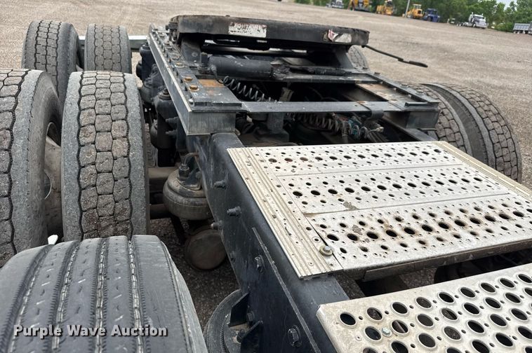 image for item DY0041 2000 Kenworth T800 semi truck