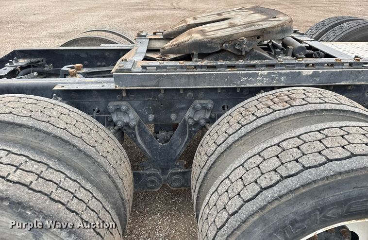 image for item DY0041 2000 Kenworth T800 semi truck