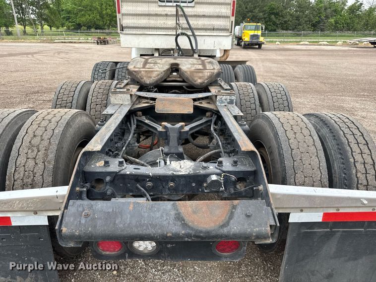 image for item DY0041 2000 Kenworth T800 semi truck