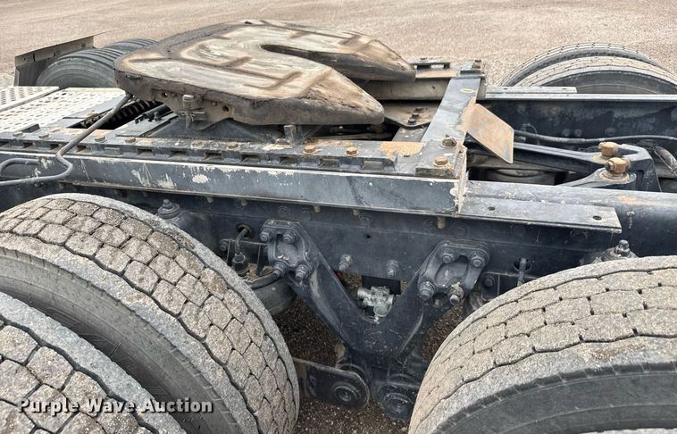 image for item DY0041 2000 Kenworth T800 semi truck