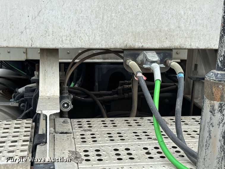 image for item DY0041 2000 Kenworth T800 semi truck