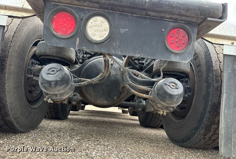 image for item DY0041 2000 Kenworth T800 semi truck