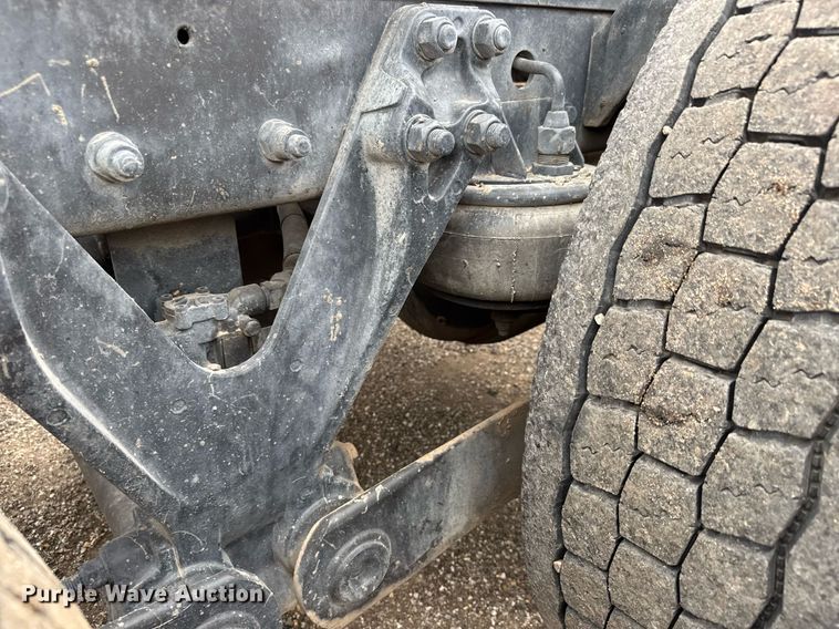 image for item DY0041 2000 Kenworth T800 semi truck