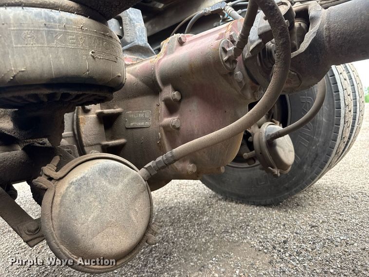 image for item DY0041 2000 Kenworth T800 semi truck