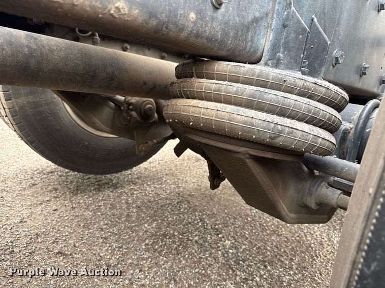 image for item DY0041 2000 Kenworth T800 semi truck