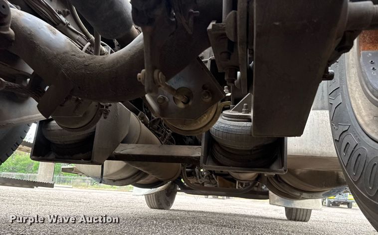 image for item DY0041 2000 Kenworth T800 semi truck