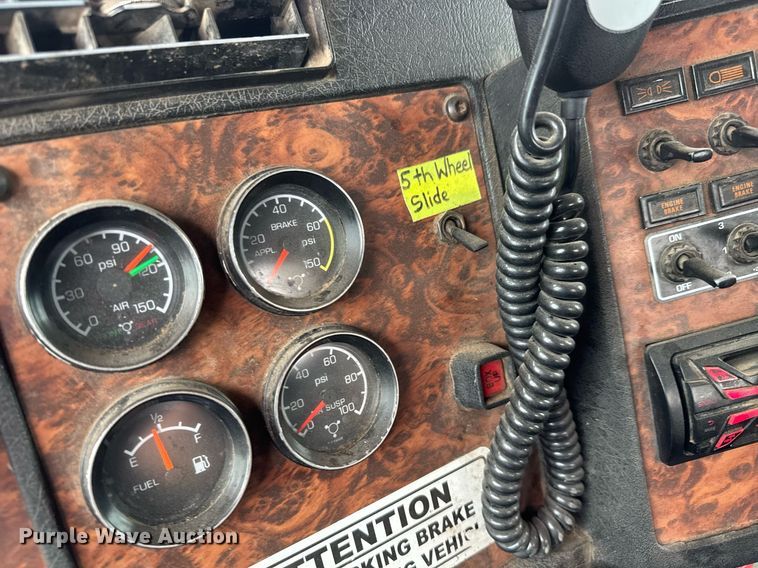 image for item DY0041 2000 Kenworth T800 semi truck