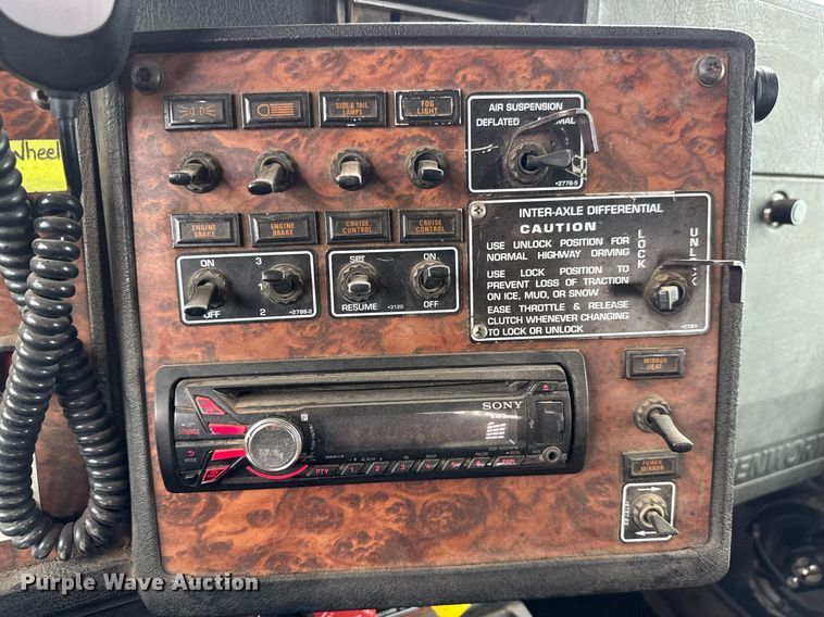 image for item DY0041 2000 Kenworth T800 semi truck