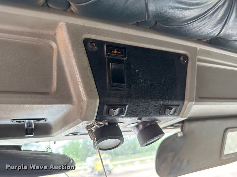 image for item DY0041 2000 Kenworth T800 semi truck