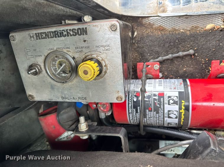 image for item DY0041 2000 Kenworth T800 semi truck