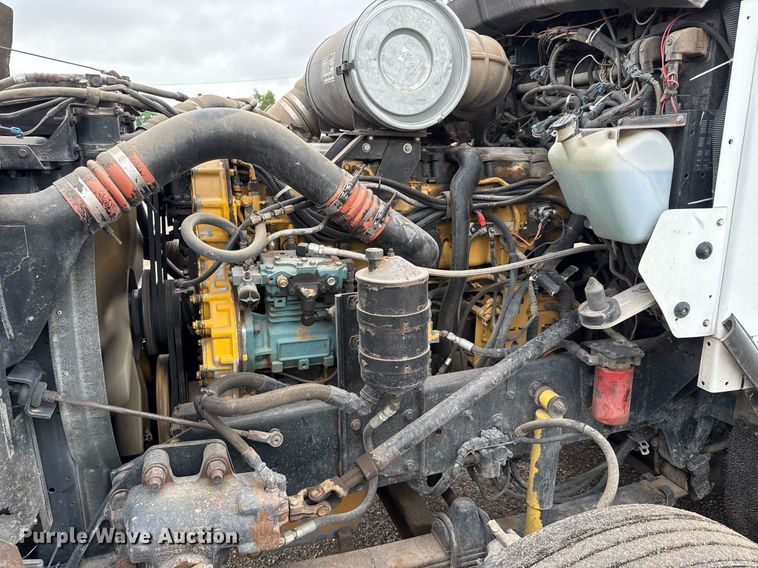 image for item DY0041 2000 Kenworth T800 semi truck