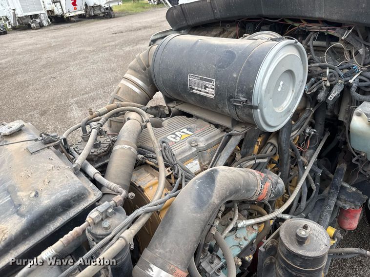 image for item DY0041 2000 Kenworth T800 semi truck