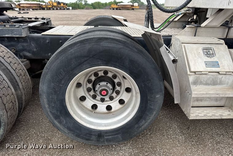 image for item DY0041 2000 Kenworth T800 semi truck