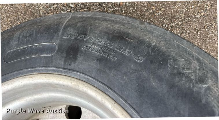 image for item DY0041 2000 Kenworth T800 semi truck