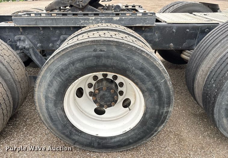 image for item DY0041 2000 Kenworth T800 semi truck