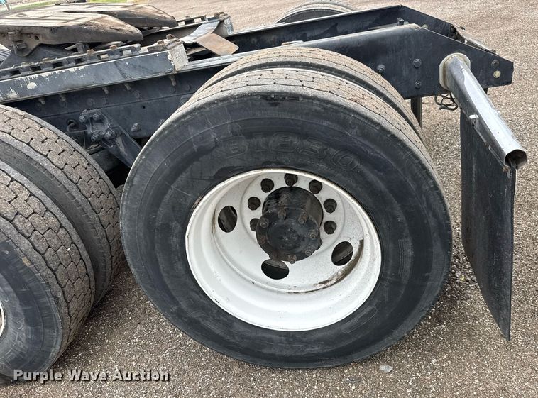 image for item DY0041 2000 Kenworth T800 semi truck