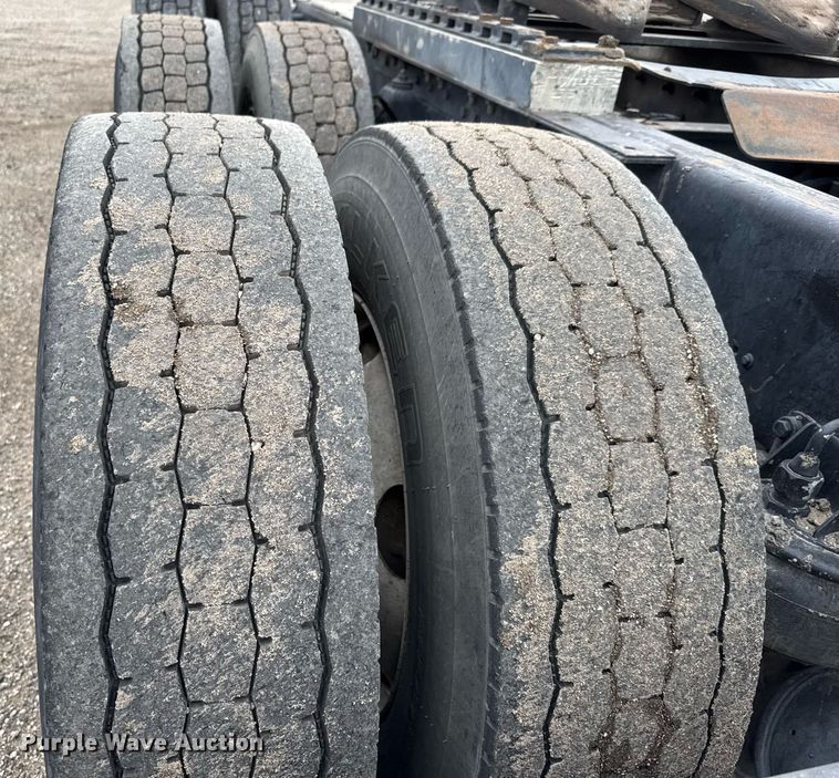 image for item DY0041 2000 Kenworth T800 semi truck