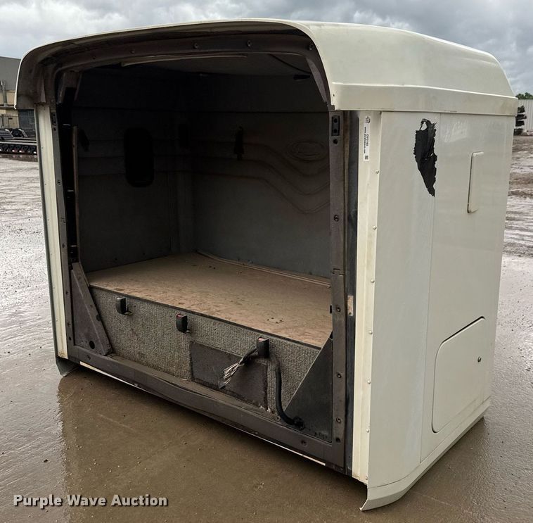 image for item DY0165 Mack sleeper cab