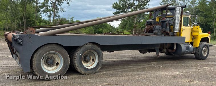 image for item DY0526 1989 Mack R690ST winch truck