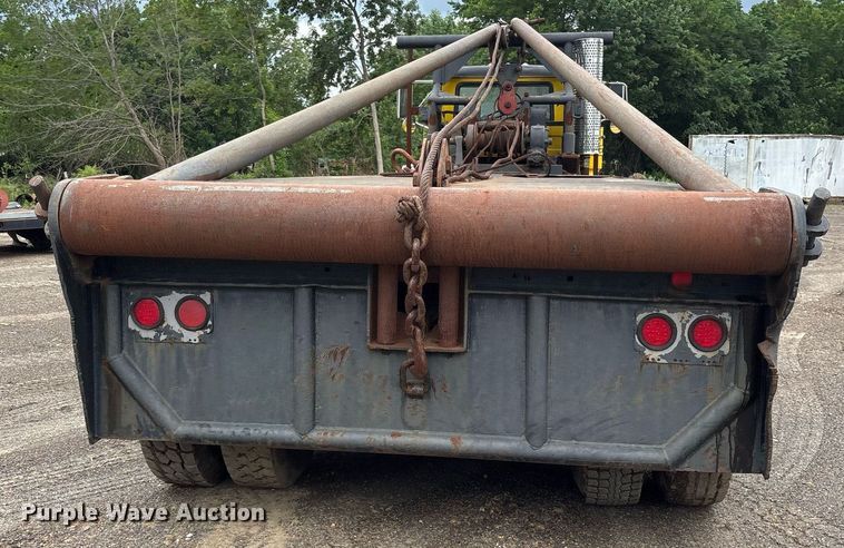 image for item DY0526 1989 Mack R690ST winch truck