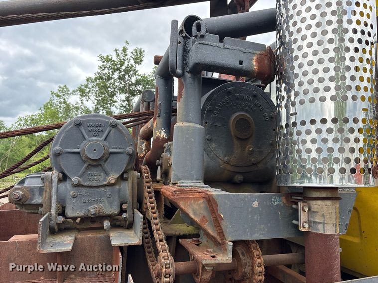 image for item DY0526 1989 Mack R690ST winch truck