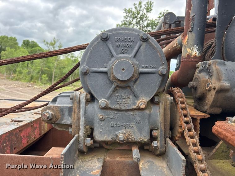 image for item DY0526 1989 Mack R690ST winch truck