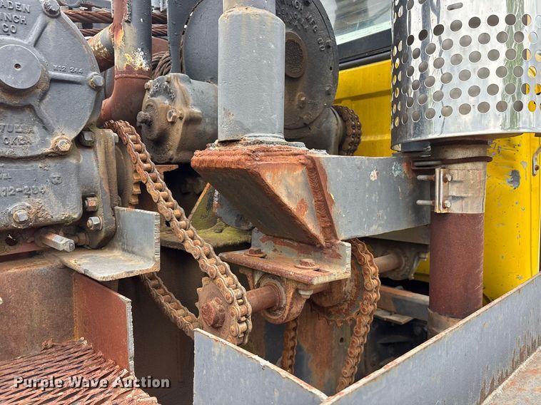 image for item DY0526 1989 Mack R690ST winch truck