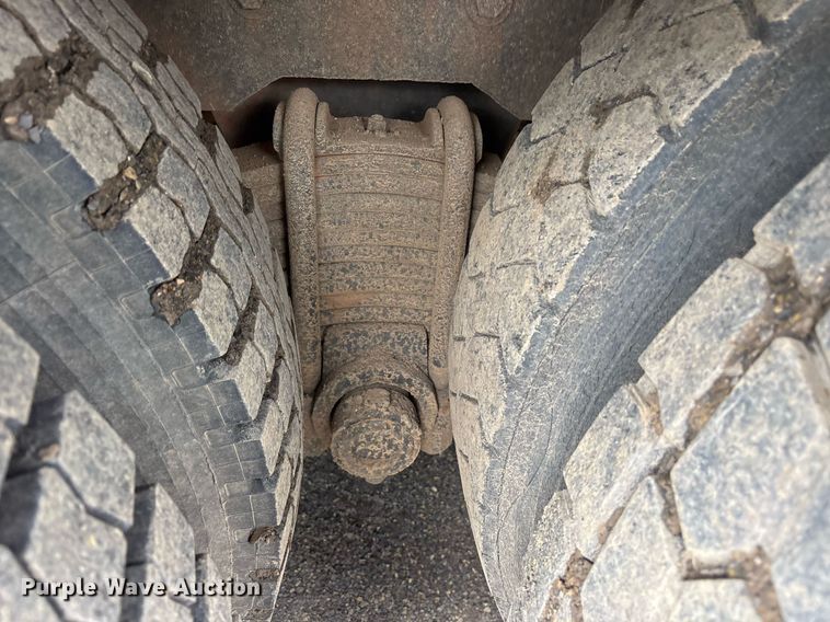 image for item DY0526 1989 Mack R690ST winch truck