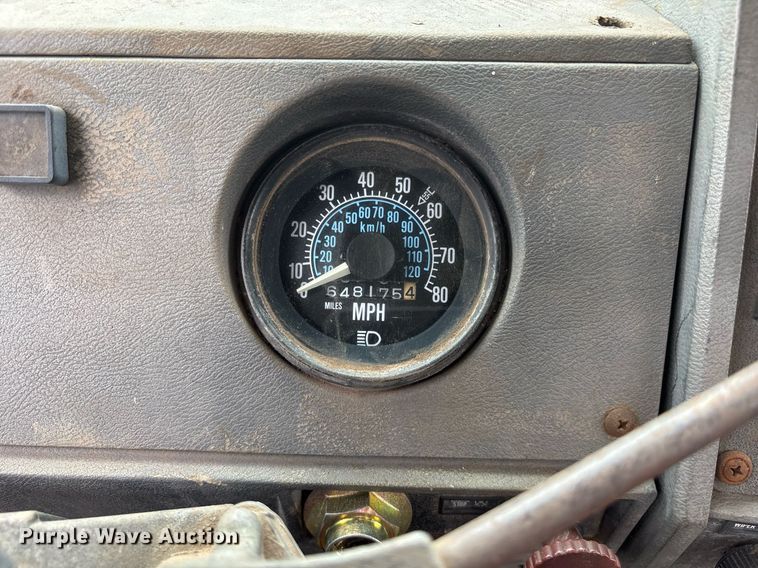 image for item DY0526 1989 Mack R690ST winch truck