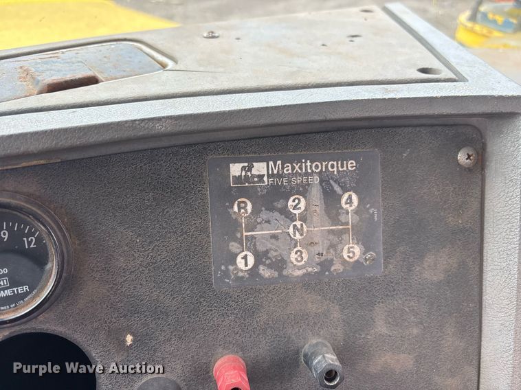 image for item DY0526 1989 Mack R690ST winch truck