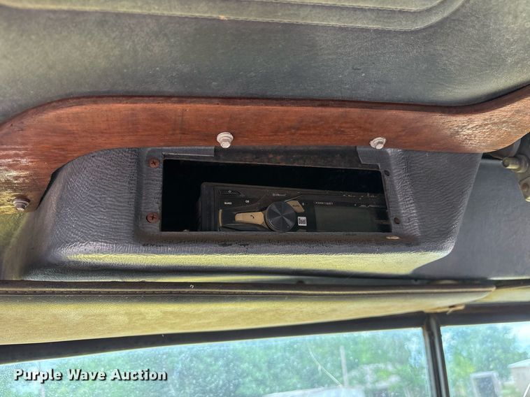 image for item DY0526 1989 Mack R690ST winch truck