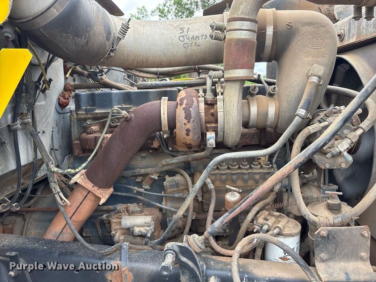 image for item DY0526 1989 Mack R690ST winch truck