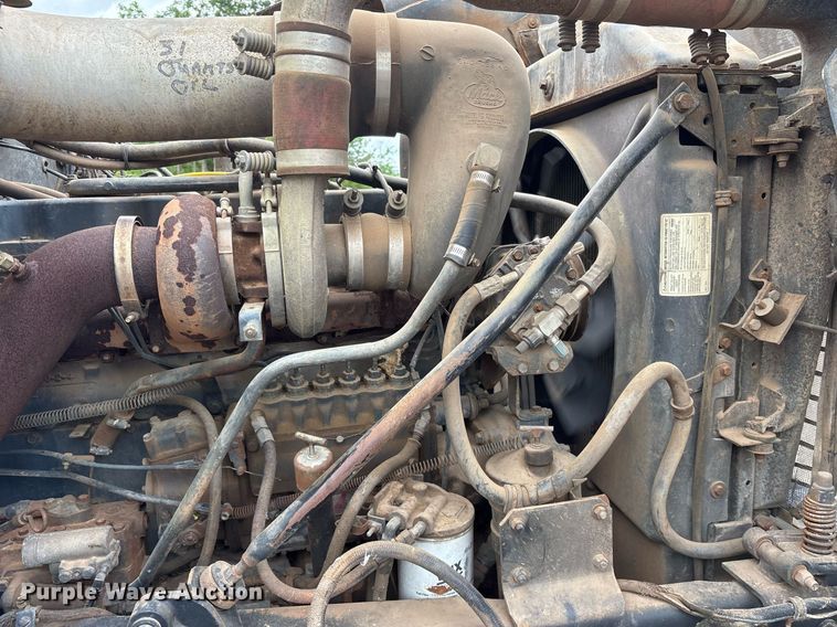 image for item DY0526 1989 Mack R690ST winch truck