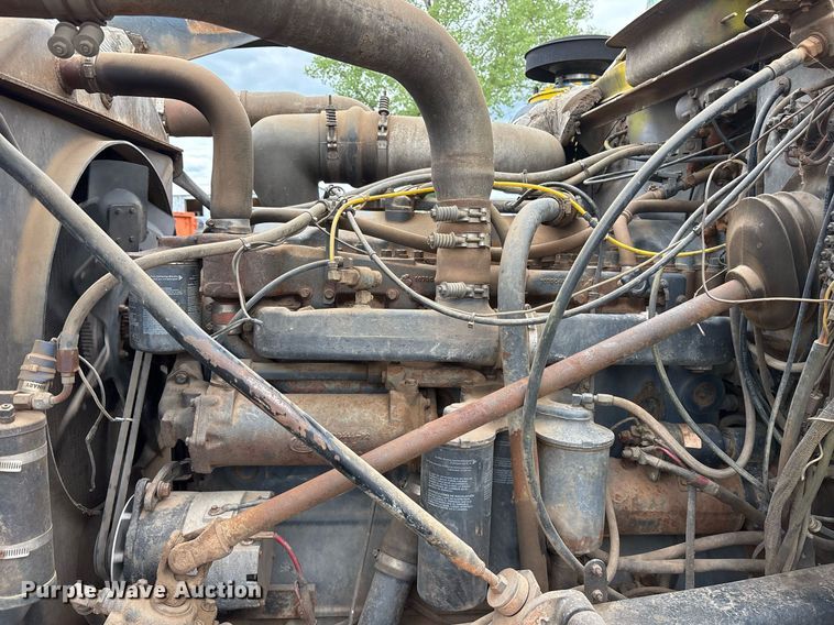 image for item DY0526 1989 Mack R690ST winch truck