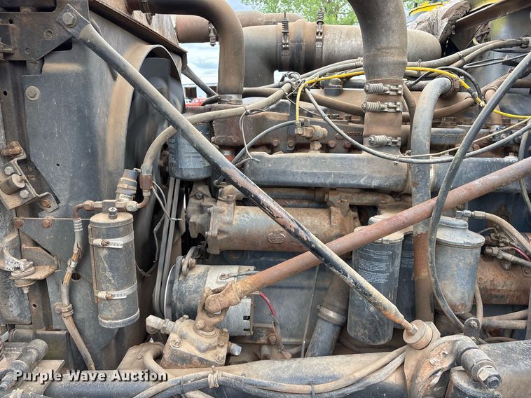 image for item DY0526 1989 Mack R690ST winch truck