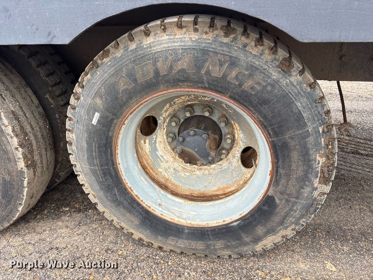 image for item DY0526 1989 Mack R690ST winch truck