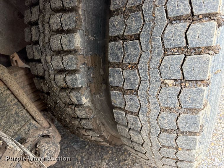 image for item DY0526 1989 Mack R690ST winch truck