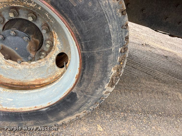 image for item DY0526 1989 Mack R690ST winch truck