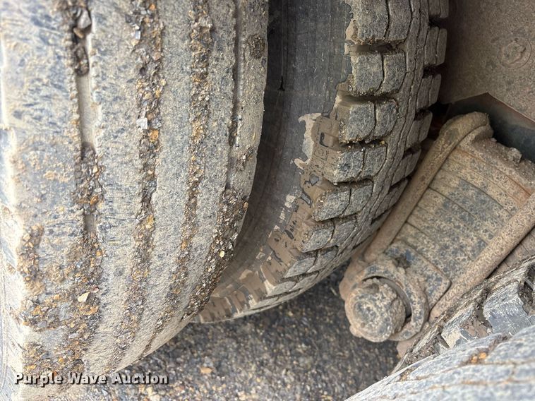 image for item DY0526 1989 Mack R690ST winch truck