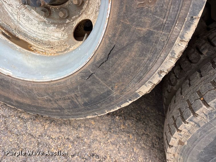 image for item DY0526 1989 Mack R690ST winch truck