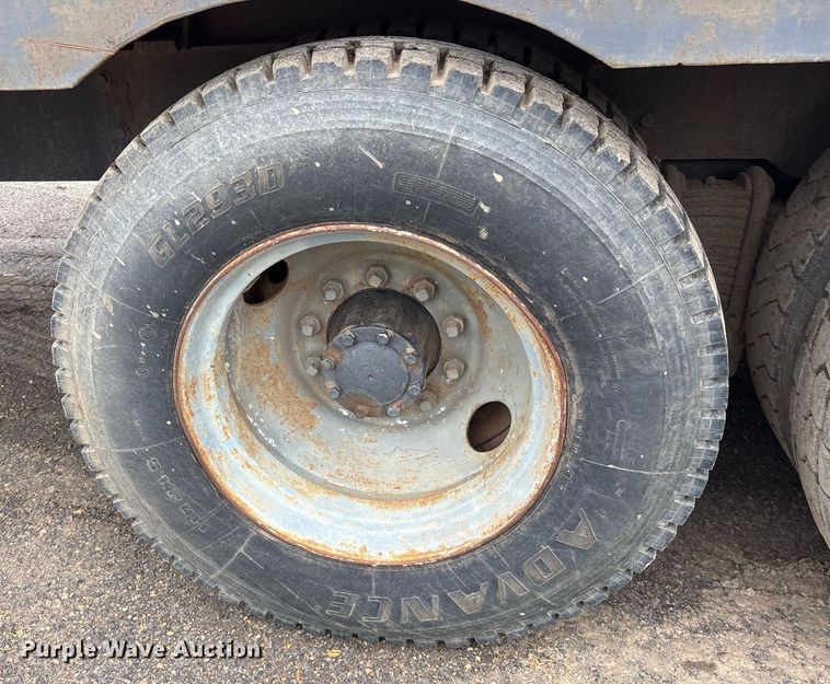 image for item DY0526 1989 Mack R690ST winch truck